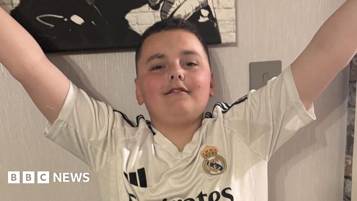 Bellingham praises young trading card designer from Telford